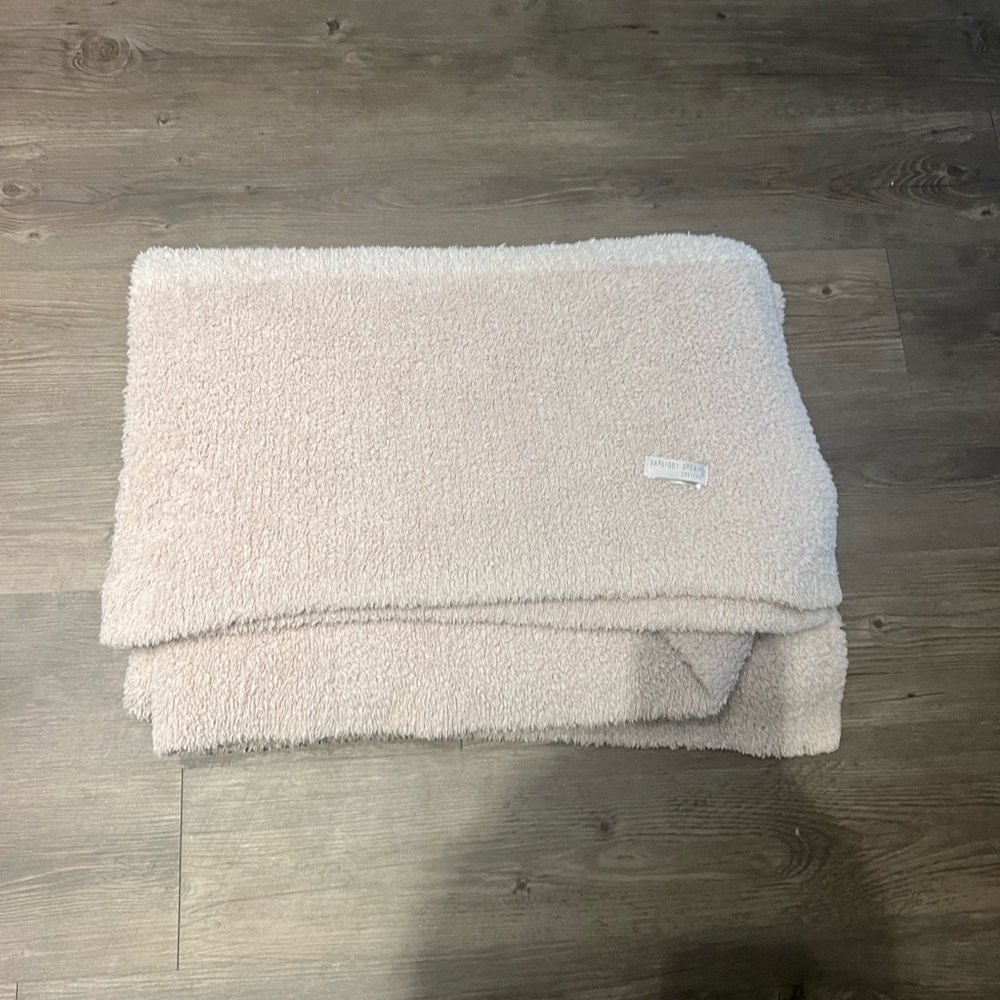 Barefoot dreams throw